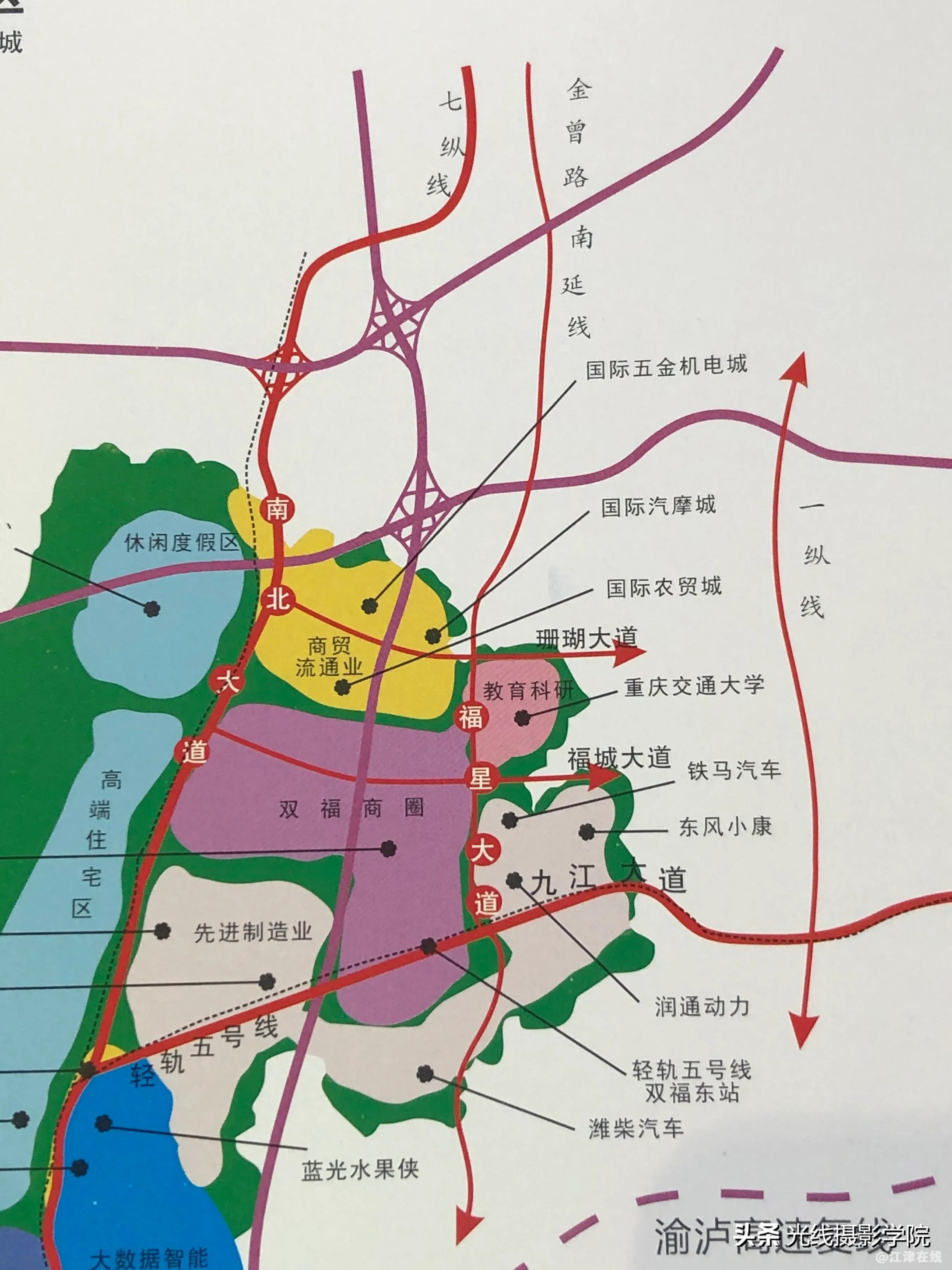 我去渝洽会参观了江津区的展台被双福新区的规划图所吸引了