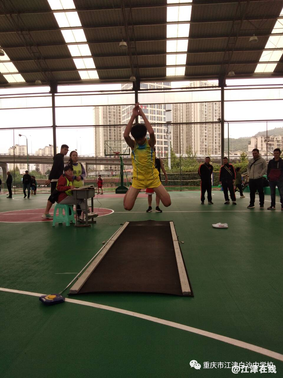 祝贺白沙中学在江津区第34届中小学生田径运动会中夺冠